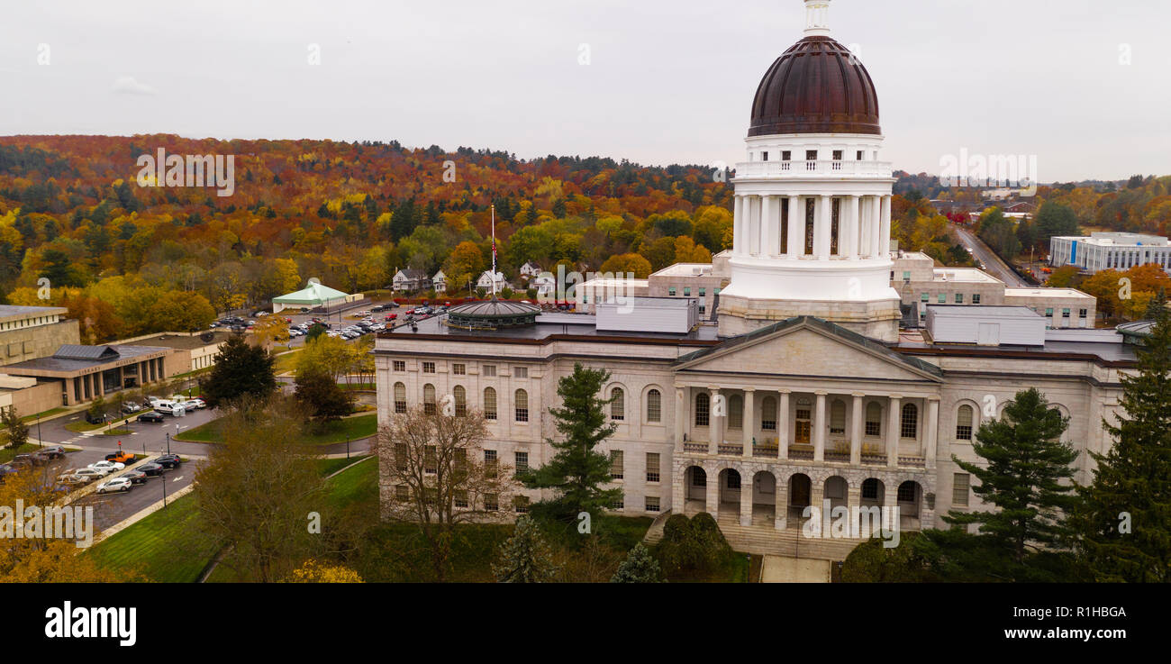 Proche de l'apogée de la couleur de l'automne dans les feuilles à l'état de chambre à Augusta principal USA Banque D'Images