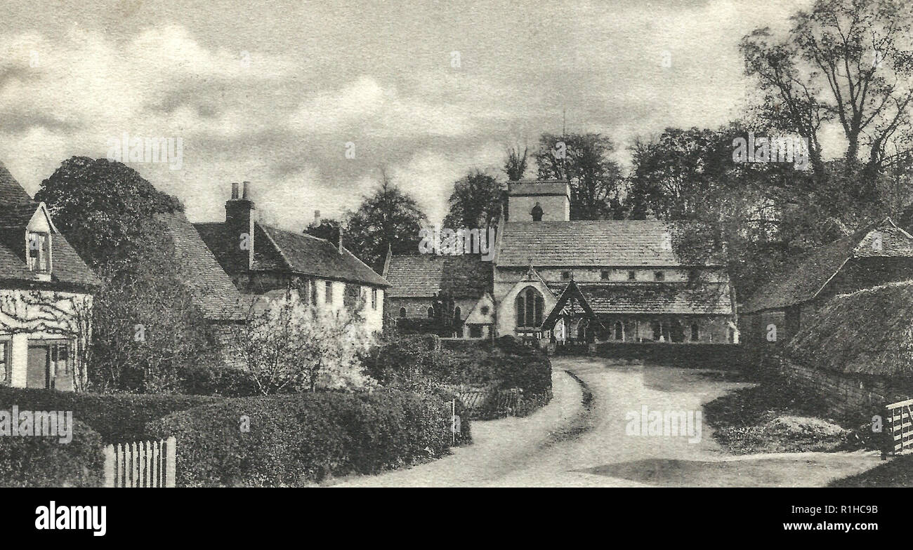 Betchworth Église et Village 1904. Betchworth est un village et une paroisse civile dans le quartier de Dorking Surrey, Angleterre. Le centre du village se trouve sur la rive nord de la rivière Mole et au sud de la route A25, près de 3 miles (4,8 km) à l'est de Dorking et à 3 miles (4,8 km) à l'ouest de Reigate. Londres est de 19,5 milles (31,4 km) au nord du village. Les professions du secteur des services dominent l'économie de Betchworth[n 1] - sa station et routières en font une partie de la banlieue de Londres - ceinture combinée avec l'agriculture et les services pour une assez grande proportion de la population à la retraite. Un ancien lime qua Banque D'Images