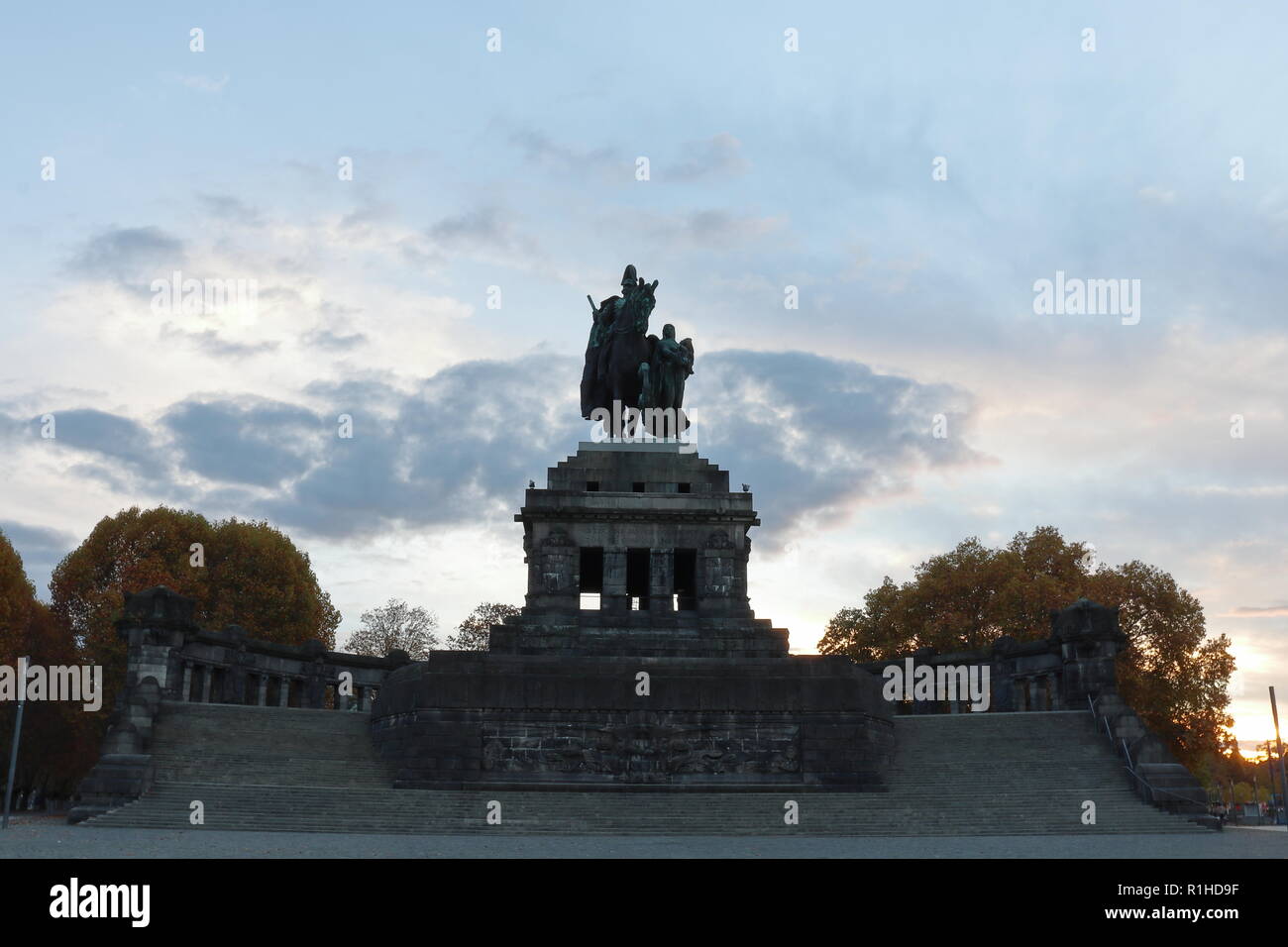 Statue de Guillaume le grand /Wilhelm Der Große au Deutsches Eck / coin allemand au confluent du Rhin et de la Moselle à Coblence Coblence / Banque D'Images