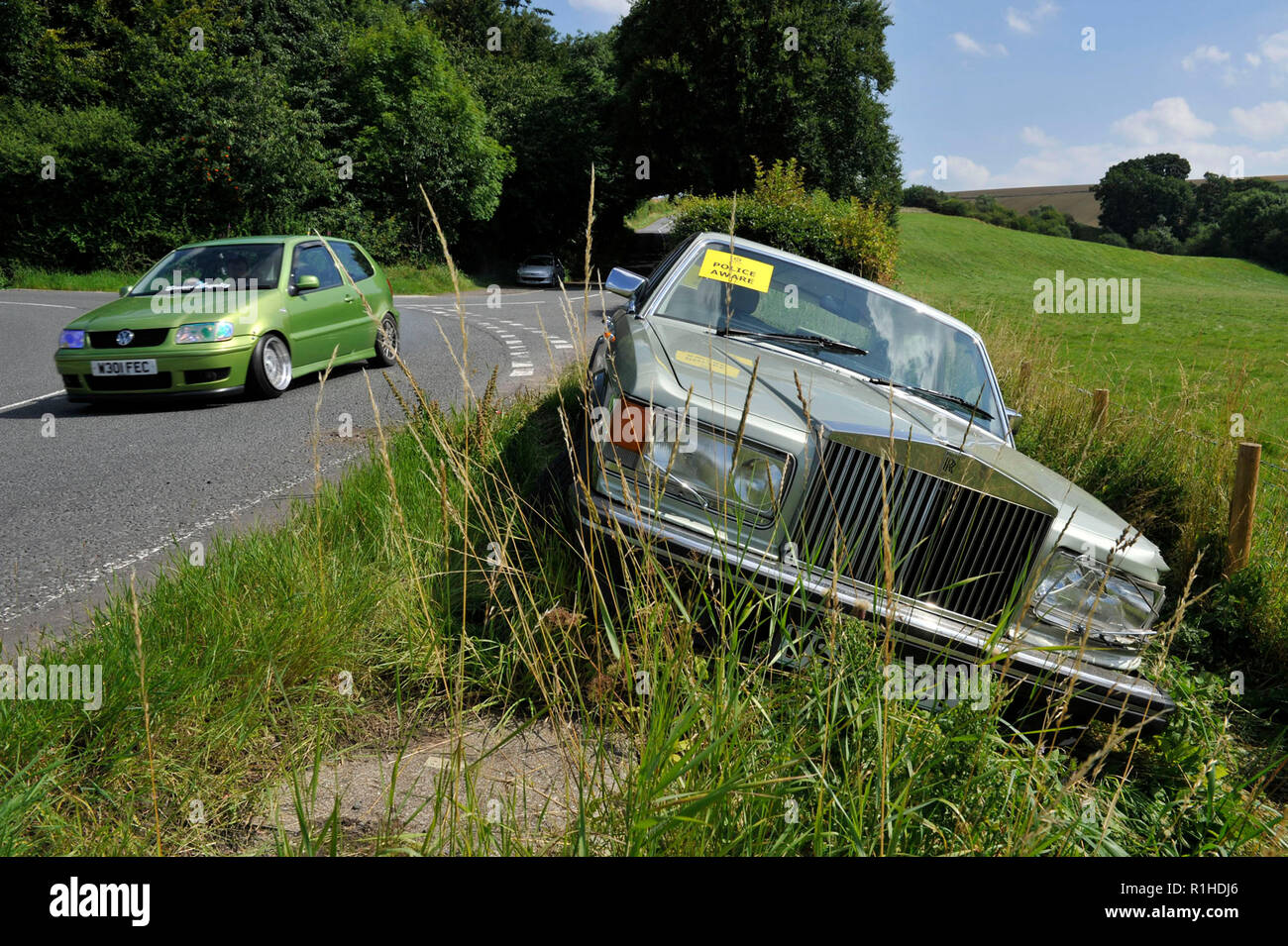 Une Rolls Royce dans un fossé sur l'A698 près de Menslaws ferme près de Hawick dans les Scottish Borders. Banque D'Images