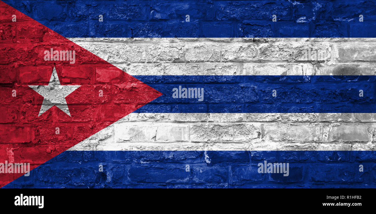 Drapeau de Cuba sur un vieux mur de briques historique, surface Banque D'Images