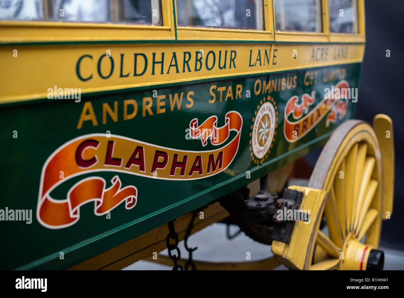 Un bus d'époque dans le Musée London Bus Banque D'Images