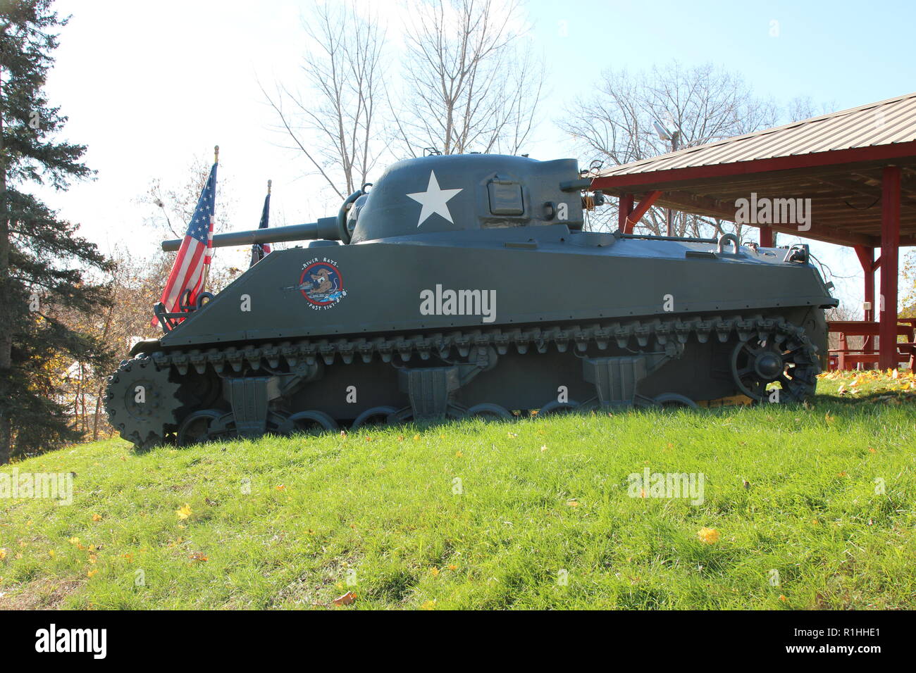 Char moyen M4 Sherman dans l'avant du poste 1767 VFW à Winooski, Vermont Banque D'Images
