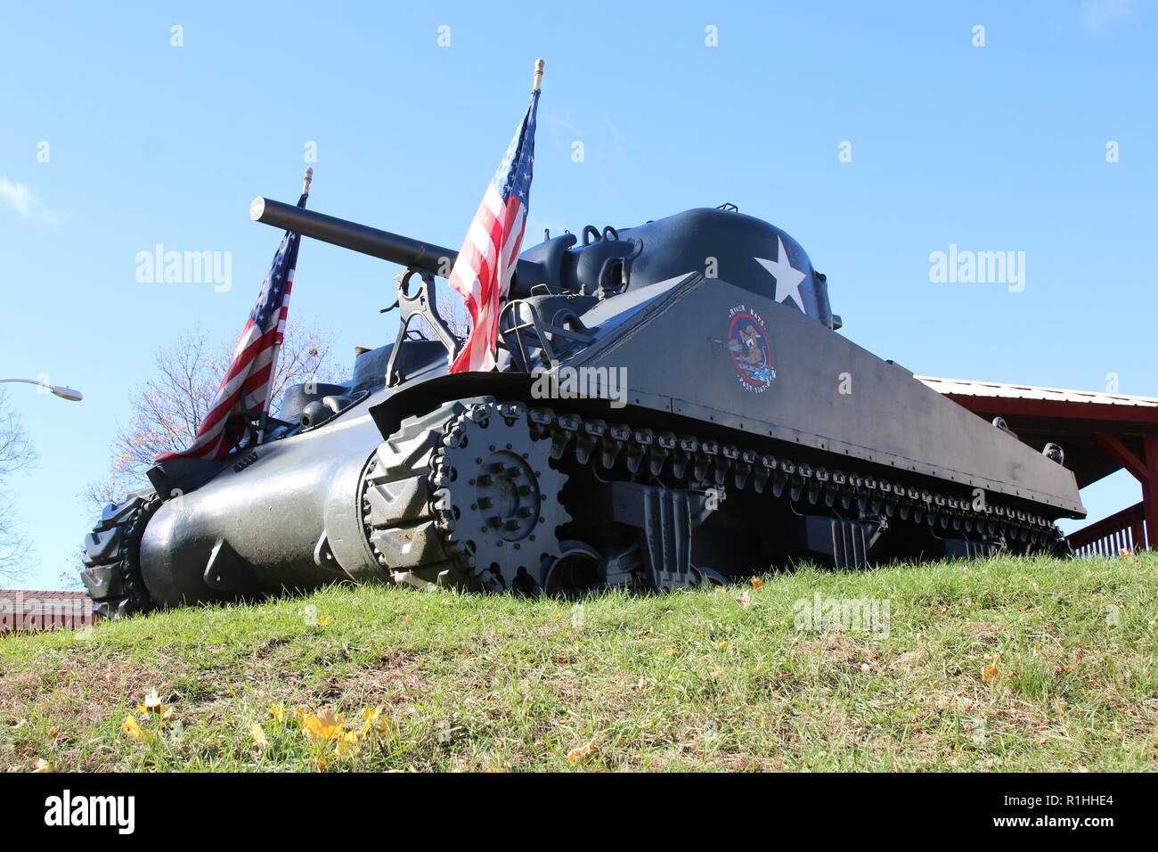 Char moyen M4 Sherman dans l'avant du poste 1767 VFW à Winooski, Vermont Banque D'Images