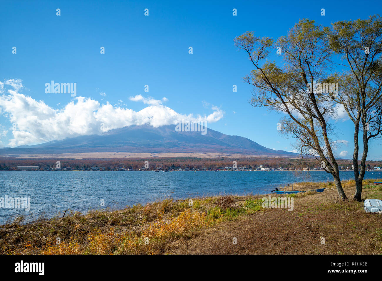 Le Mont Fuji et le lac Yamanaka à Yamanashi, Japon Banque D'Images