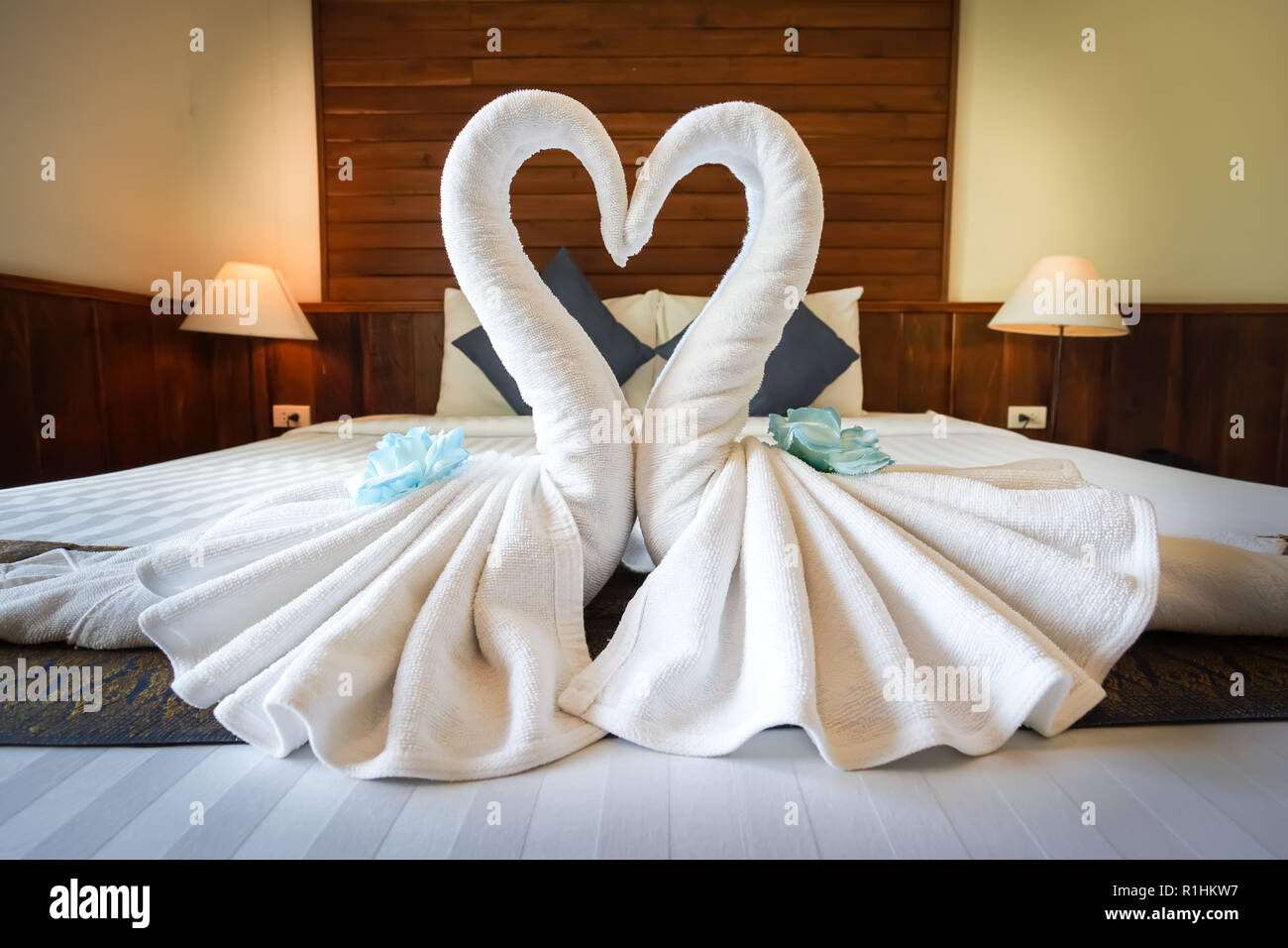Concept d'amour lit de miel pour la maison ou la décoration de chambre de  l'hôtel Photo Stock - Alamy