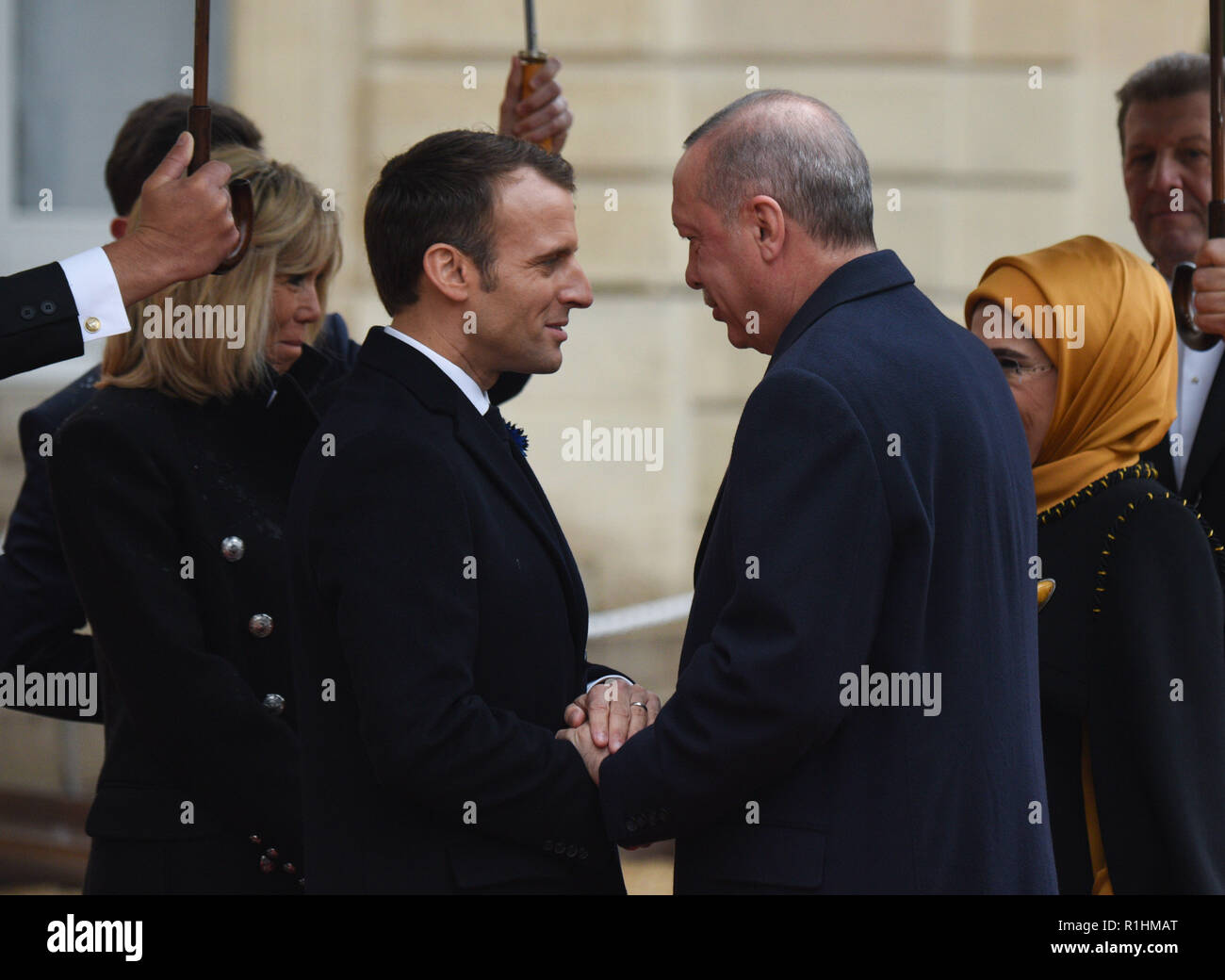 Novembre 11, 2018 - Paris, France : le président français Emmanuel Macron accueille le Premier ministre turc Recep Tayyip Erdogan à l'Elysée pour rejoindre la commémoration de l'Armistice. Plus de 60 chefs d'Etat et de gouvernement et dirigeants des grandes institutions financières internationales ont fait le déplacement a Paris pour assister à la commémoration du centieme anniversaire de l'armistice du 11 novembre 1918. *** FRANCE / PAS DE VENTES DE MÉDIAS FRANÇAIS *** Banque D'Images
