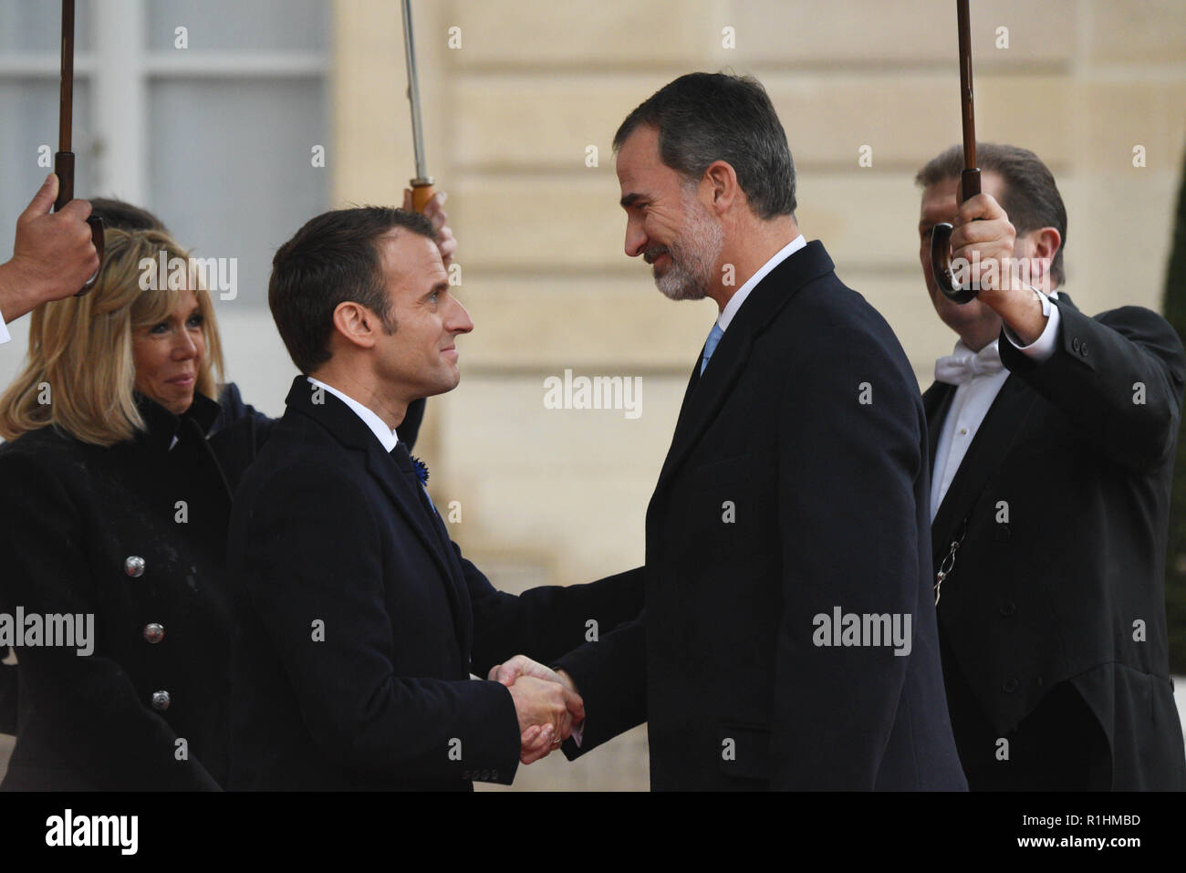 Novembre 11, 2018 - Paris, France : le président français Emmanuel Macron espagnol accueille le roi Felipe VI à l'Elysée pour rejoindre la commémoration de l'Armistice. Plus de 60 chefs d'Etat et de gouvernement et dirigeants des grandes institutions financières internationales ont fait le déplacement a Paris pour assister à la commémoration du centieme anniversaire de l'armistice du 11 novembre 1918. *** FRANCE / PAS DE VENTES DE MÉDIAS FRANÇAIS *** Banque D'Images