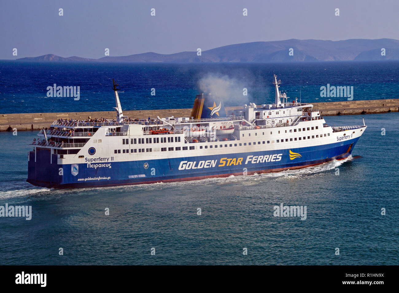 Golden Star Ferries location et de passagers Superferry II quitte le port de Héraklion en Crète Grèce Europe Banque D'Images