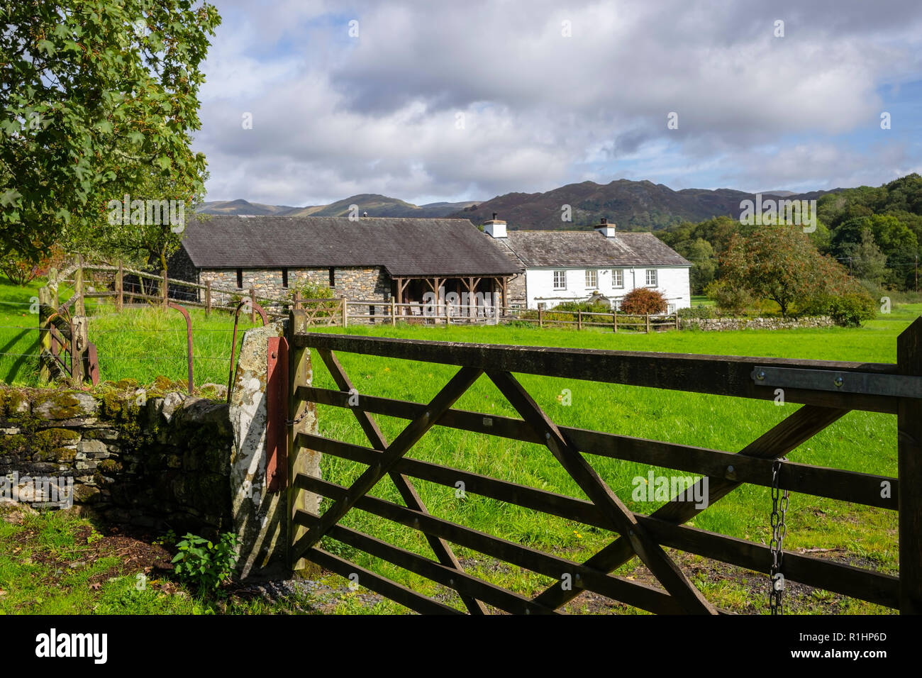Une vue romantique de terres agricoles en milieu rural dans la région du Lake District, Cumbria, Royaume-Uni Banque D'Images