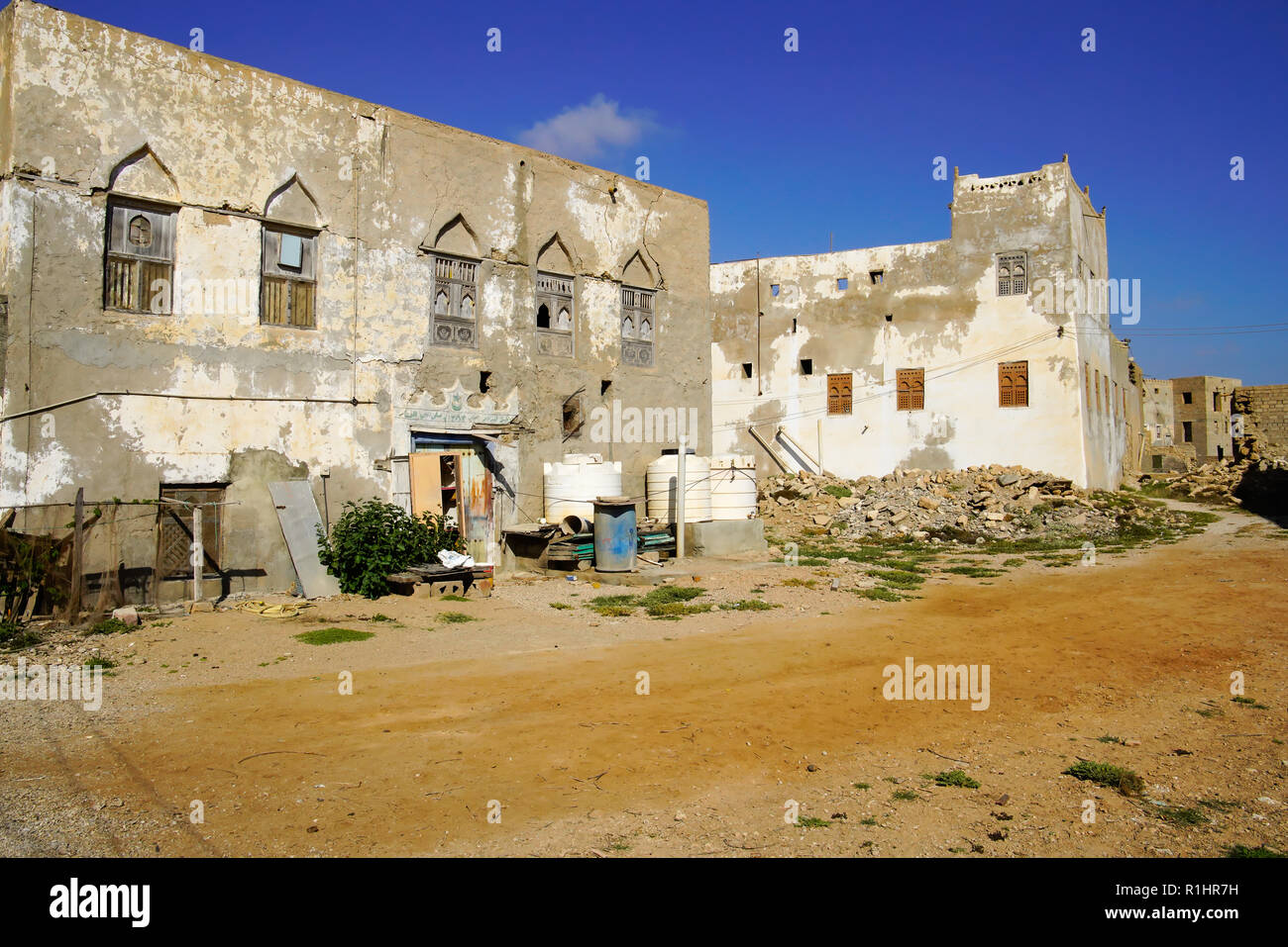 Maison traditionnelle omanaise abandonnés dans la région de Dhofar, Mirbat, Oman. Banque D'Images