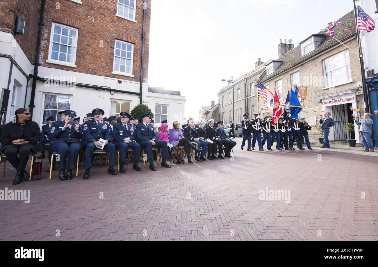 Les aviateurs de l'US Air Force à partir de la 501e escadre de soutien au combat de recevoir la liberté d'honoraire de la ville de Huntingdon Huntingdon, Angleterre le 21 septembre 2018. L'unité a été décerné l'honneur en reconnaissance de l'amitié qui existe entre la ville et le 501e de la femme. Banque D'Images