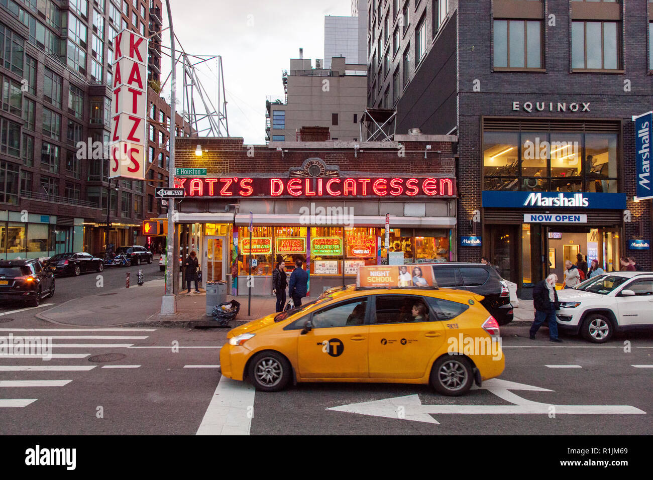 Katz's Deli, Traiteur un diner dans le Lower East Side, Manhattan, New York, N.Y, États-Unis d'Amérique. U.S.A Banque D'Images
