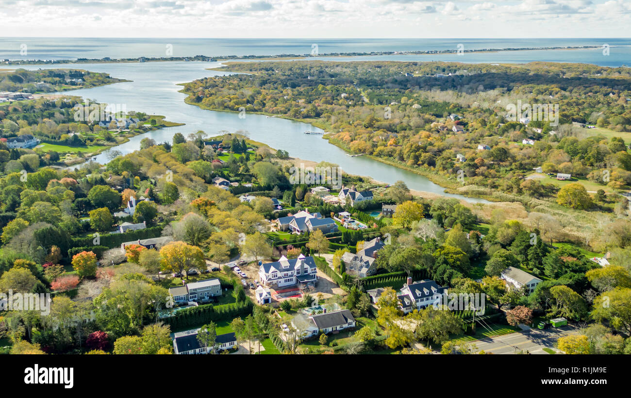 Vue aérienne de Southampton, capiteux spécifiquement Creek et de la réserve indienne de Shinnecock à Southampton, NEW YORK Banque D'Images