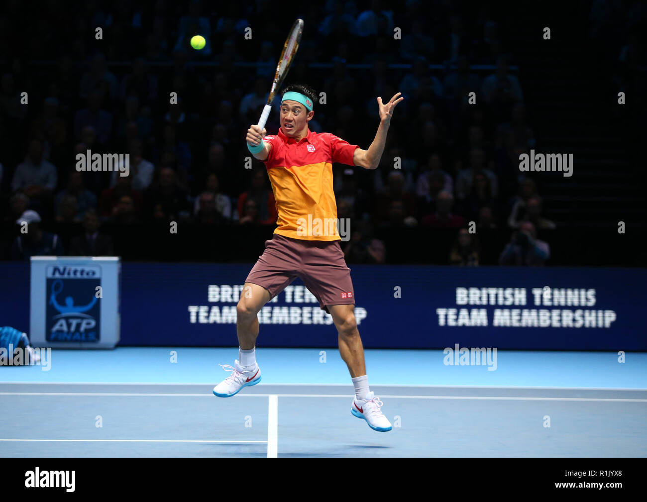Londres, Royaume-Uni. 13 novembre, 2018. Kei Nishikori (JPN) et Kevin Anderson (RSA) au cours de la troisième journée des célibataires de l'ATP World Tour Finals Nitto a joué à l'O2 Arena, Londres le 13 novembre 2018. Action Sport Crédit Photo Banque D'Images