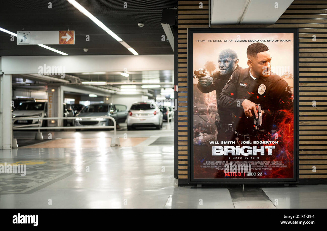 Signature de l'affiche de Netflix ou lightbox en parking intérieur Banque D'Images