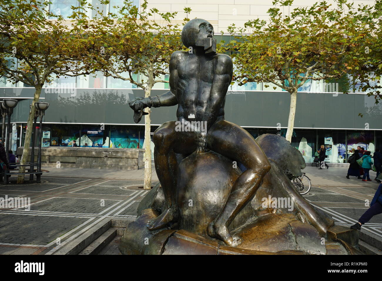 David contre Goliath und Skulptur Richard von Heß (David et Goliath sculpture par Richard Heß), der Fußgängerzone Zeil, Innenstadt, Frankfurt am Main Banque D'Images