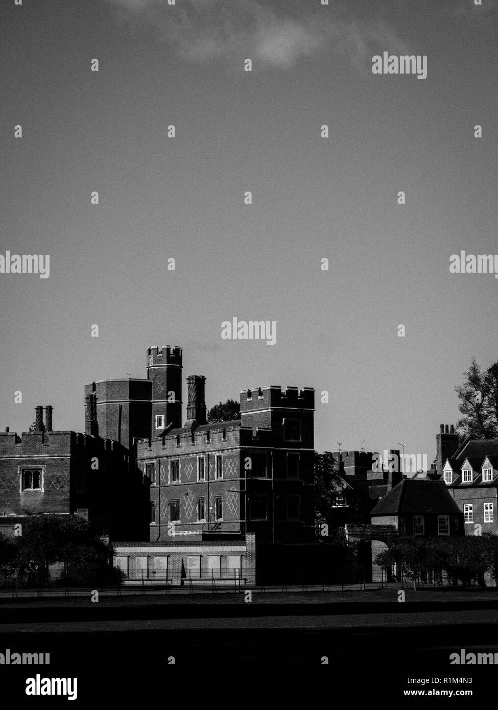 Vue en noir et blanc, terrains de sport d'Eton, Eton College School, Eton, NR Windsor, Berkshire, Angleterre, RU, FR. Banque D'Images Vue en noir et blanc, terrains de sport d'Eton, Eton College School, Eton, NR Windsor, Berkshire, Angleterre, RU, FR. Banque D'Images