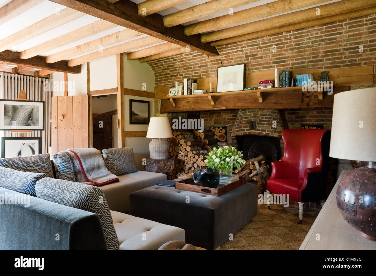 Séjour rustique avec mur en briques apparentes Banque D'Images