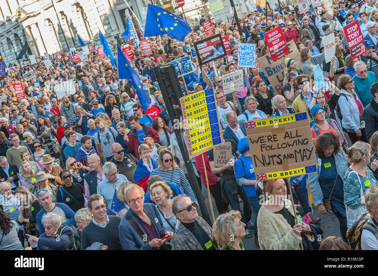 Vote du peuple de mars, 700 000 personnes ont défilé à Londres exigeant un vote sur Brexit peuples. Samedi 20 Octobre 2018 Banque D'Images Vote du peuple de mars, 700 000 personnes ont défilé à Londres exigeant un vote sur Brexit peuples. Samedi 20 Octobre 2018 Banque D'Images
