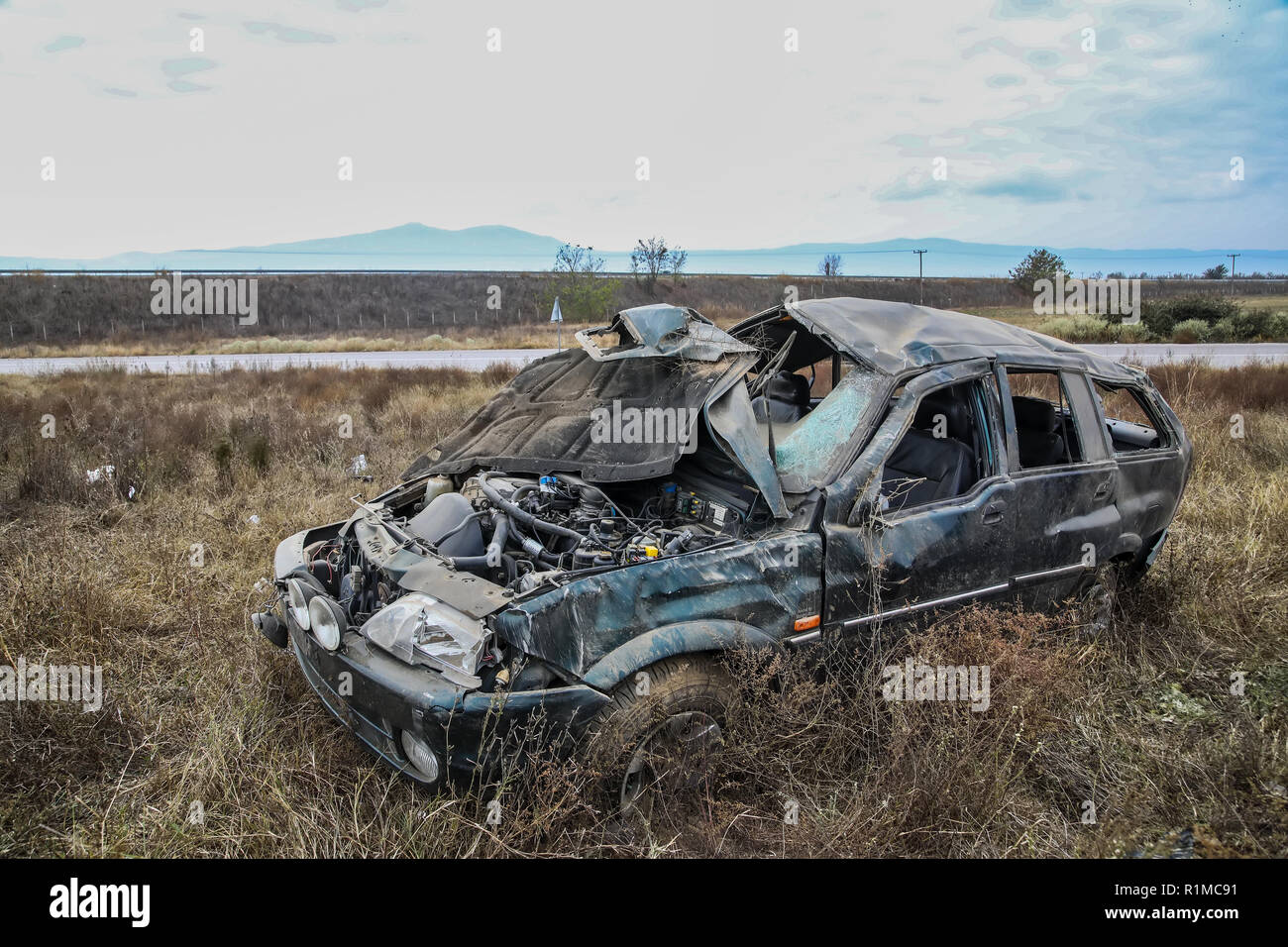 Thessalonique, Grèce - 13 novembre 2018 : un mort et neuf blessés les immigrants illégaux sont le rapport de l'accident de la circulation sur une voie de contournement de l'autoroute Egnatia Banque D'Images