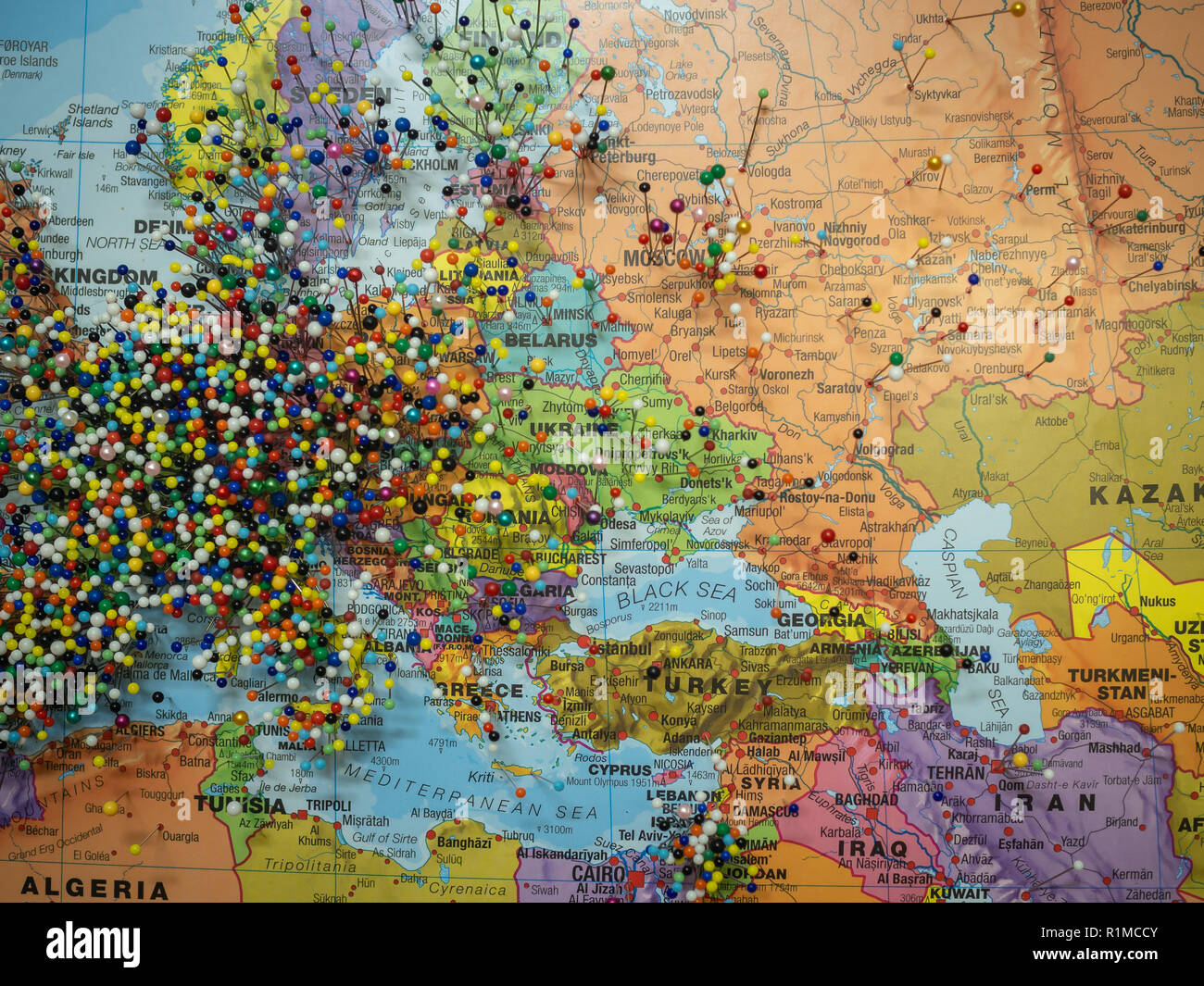 La carte de voyage avec de nombreux axes colorés Banque D'Images