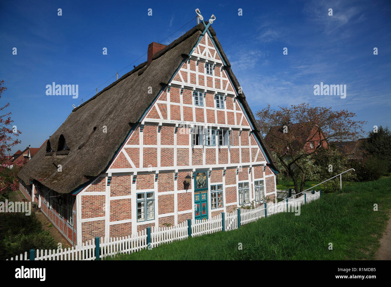 Ancienne ferme à Este-Dyke, Jork-Koenigreich, Altes Land, Basse-Saxe, Allemagne, Europe Banque D'Images