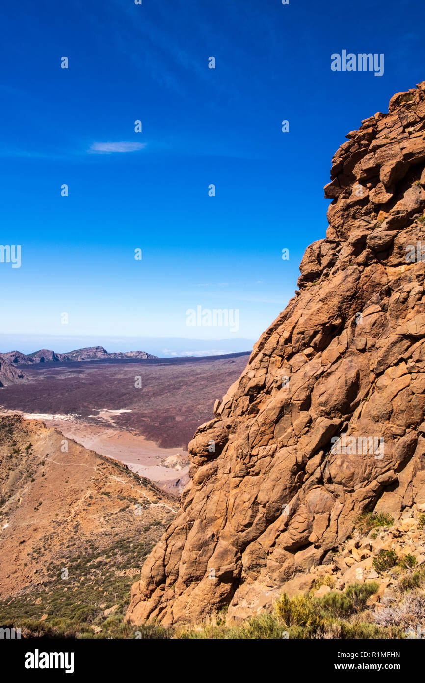 Falaise du côté de films (titres à la recherche vers le bas sur la caldeira de l'Las Canadas del Teide national park, Tenerife, Canaries, Espagne Banque D'Images