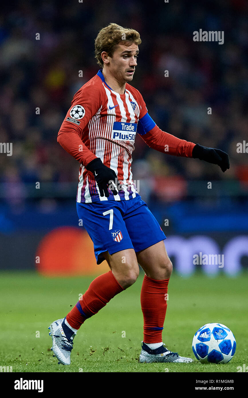 MADRID, ESPAGNE - 06 novembre : Antoine Griezmann de l'Atletico de Madrid en action pendant le match du groupe A de la Ligue des Champions entre le Club Atlético de Madrid et le Borussia Dortmund à l'Estadio Metropolitano de Wanda, le 6 novembre 2018 à Madrid, Espagne. (MB) Banque D'Images