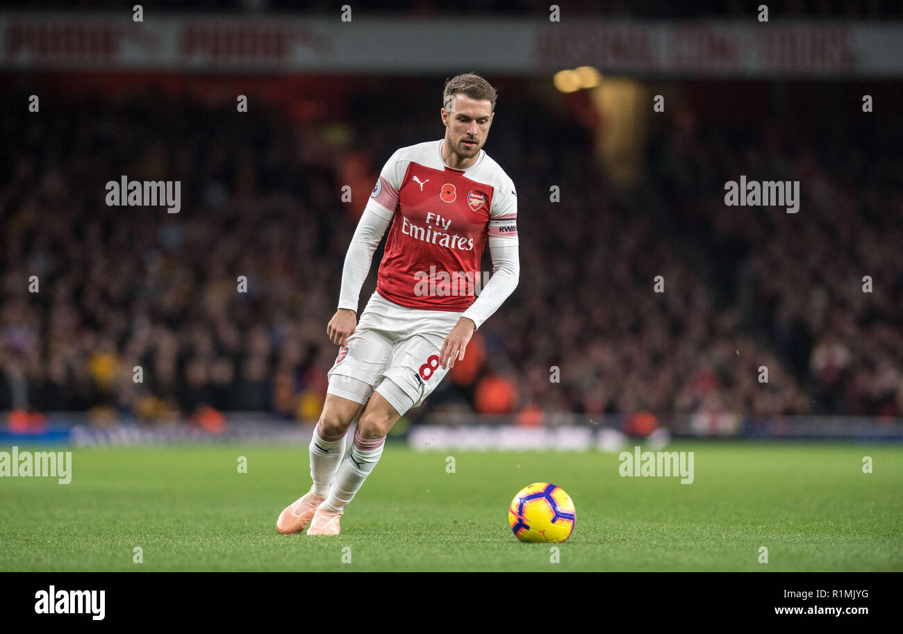 Londres, ANGLETERRE - 11 novembre : Aaron Ramsey d'Arsenal FC control ball au cours de la Premier League match entre Wolverhampton Wanderers et Arsenal FC à l'Emirates Stadium le 11 novembre 2018 à Londres, Royaume-Uni. (MB) Banque D'Images