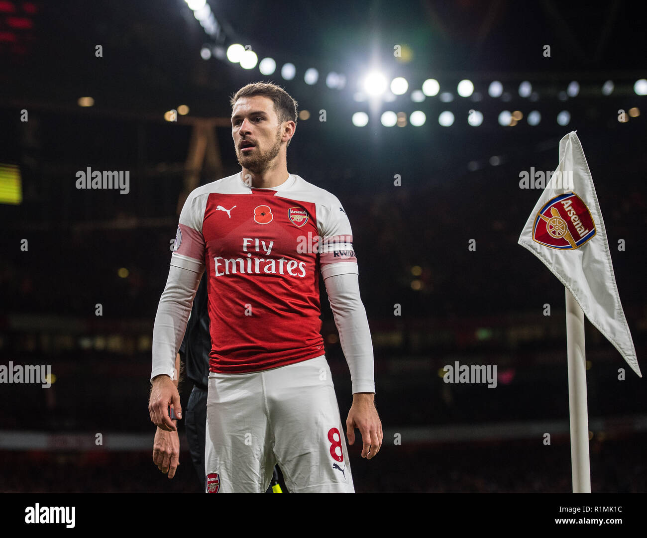 Londres, ANGLETERRE - 11 novembre : Aaron Ramsey d'Arsenal FC control ball au cours de la Premier League match entre Wolverhampton Wanderers et Arsenal FC à l'Emirates Stadium le 11 novembre 2018 à Londres, Royaume-Uni. (MB) Banque D'Images