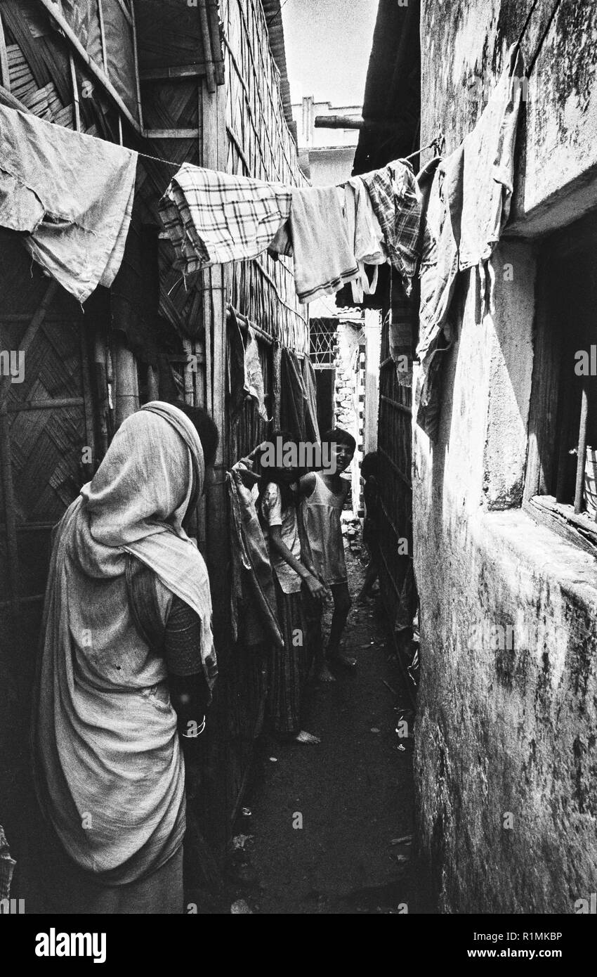 49/12 rues étroites dans la vieille ville de Dhaka 1980 Banque D'Images