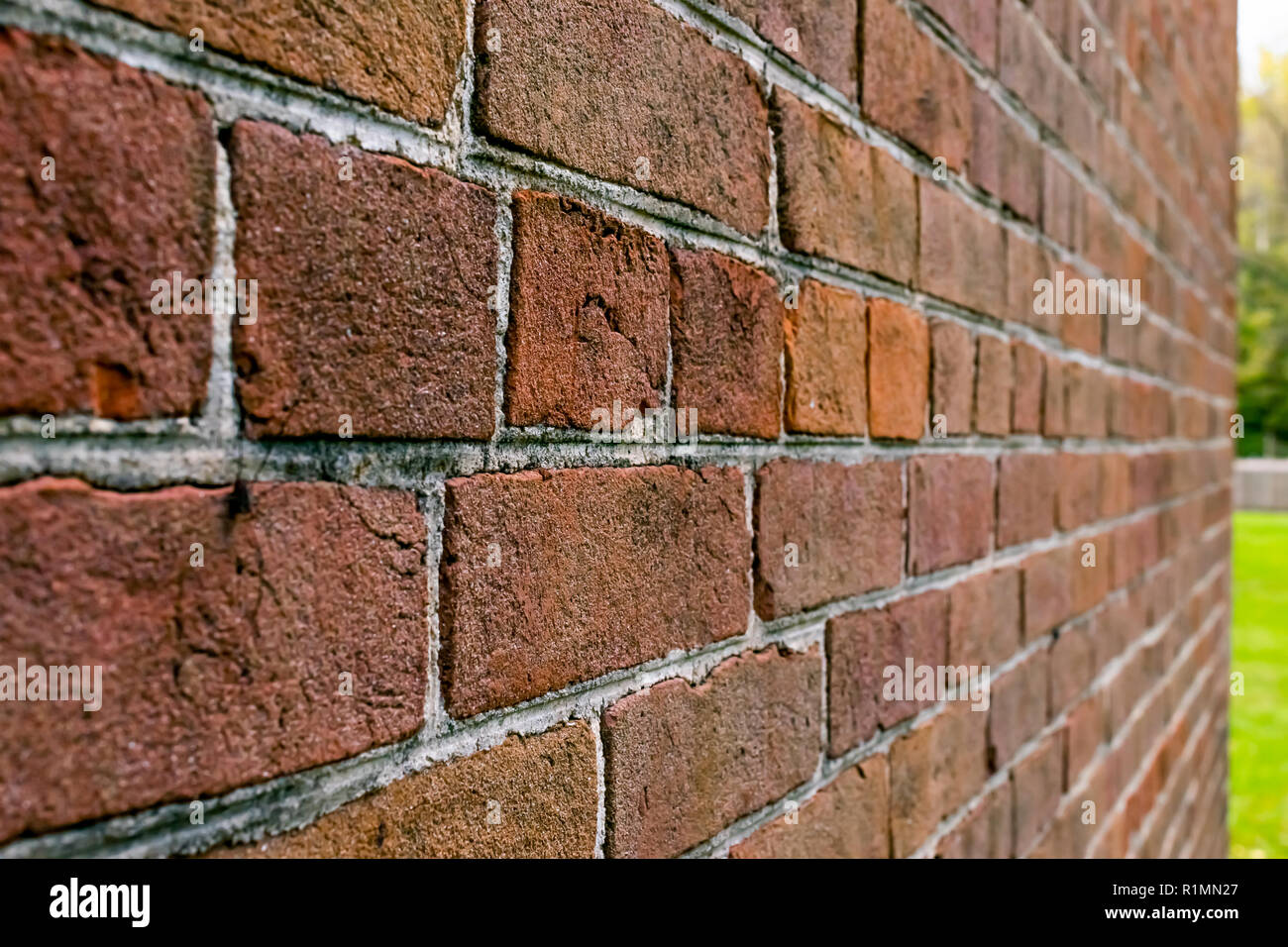 Un mur de brique dans Parke County Indiana sur une journée d'été ensoleillée. Banque D'Images