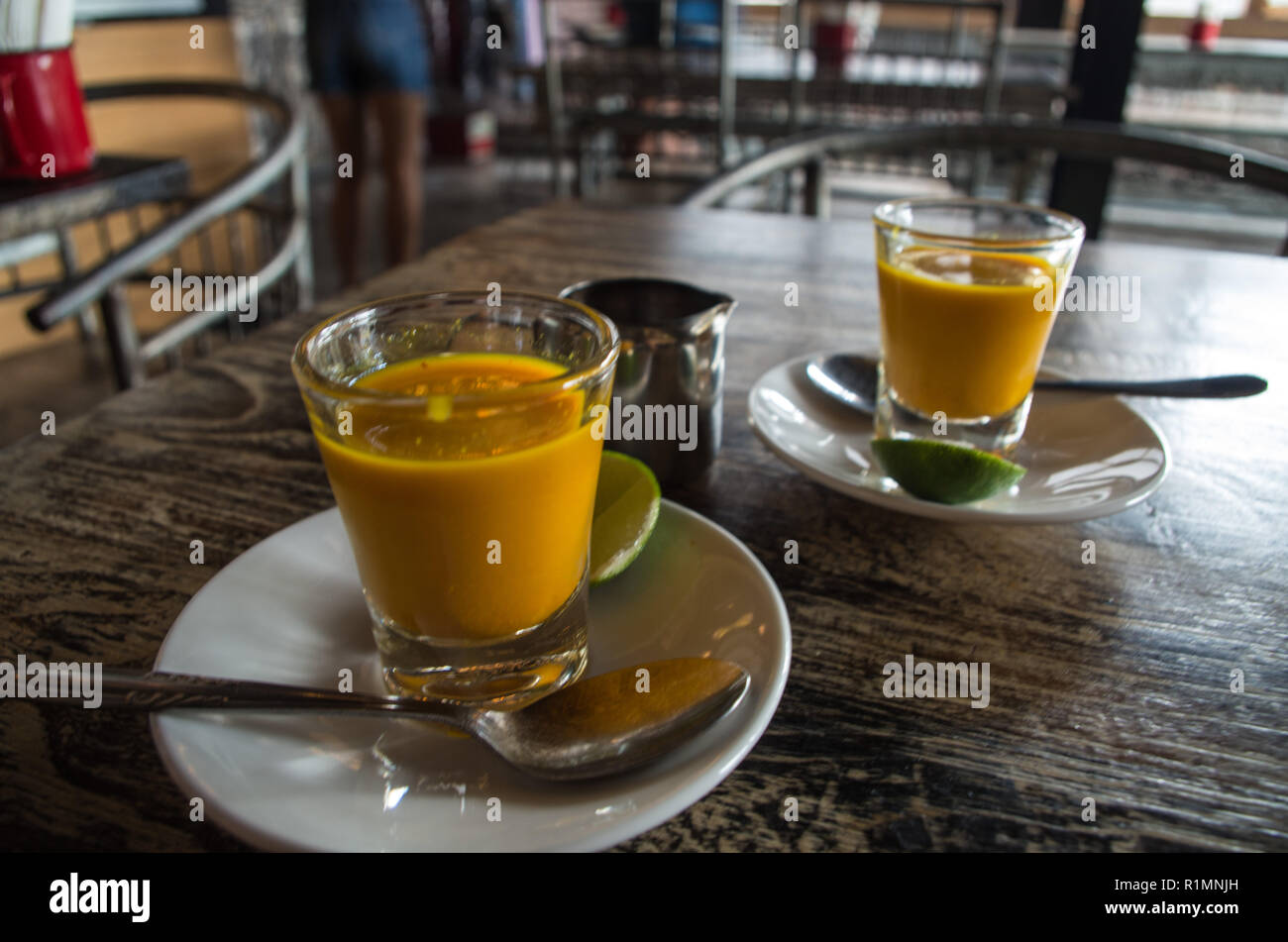 Deux coups en bonne santé jamu sur Bali, Indonésie Banque D'Images