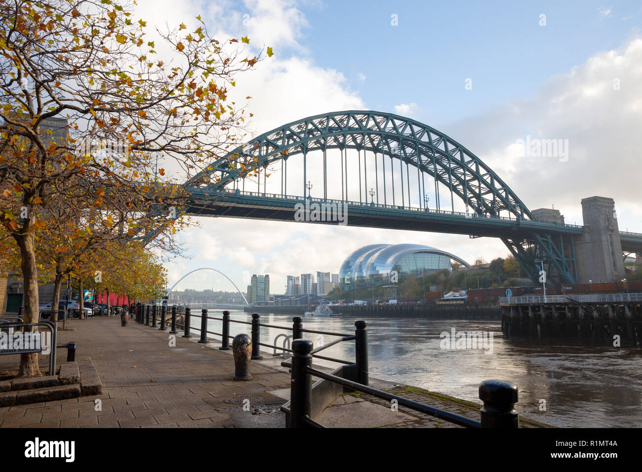 Newcastle sur Tyne/Angleterre - 10/10/2018 : Pont Tyne sur un matin d'hiver brumeux Banque D'Images