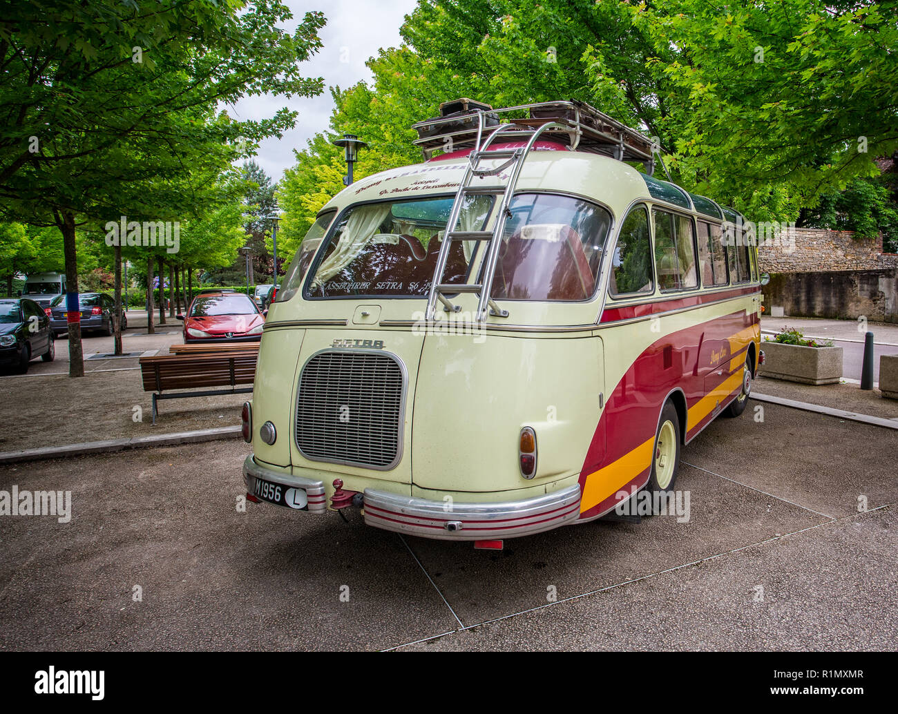Vue arrière du classic 1950 Setra autocar de tourisme à St Leger sur Dheune, France le 4 juin 2016 Banque D'Images