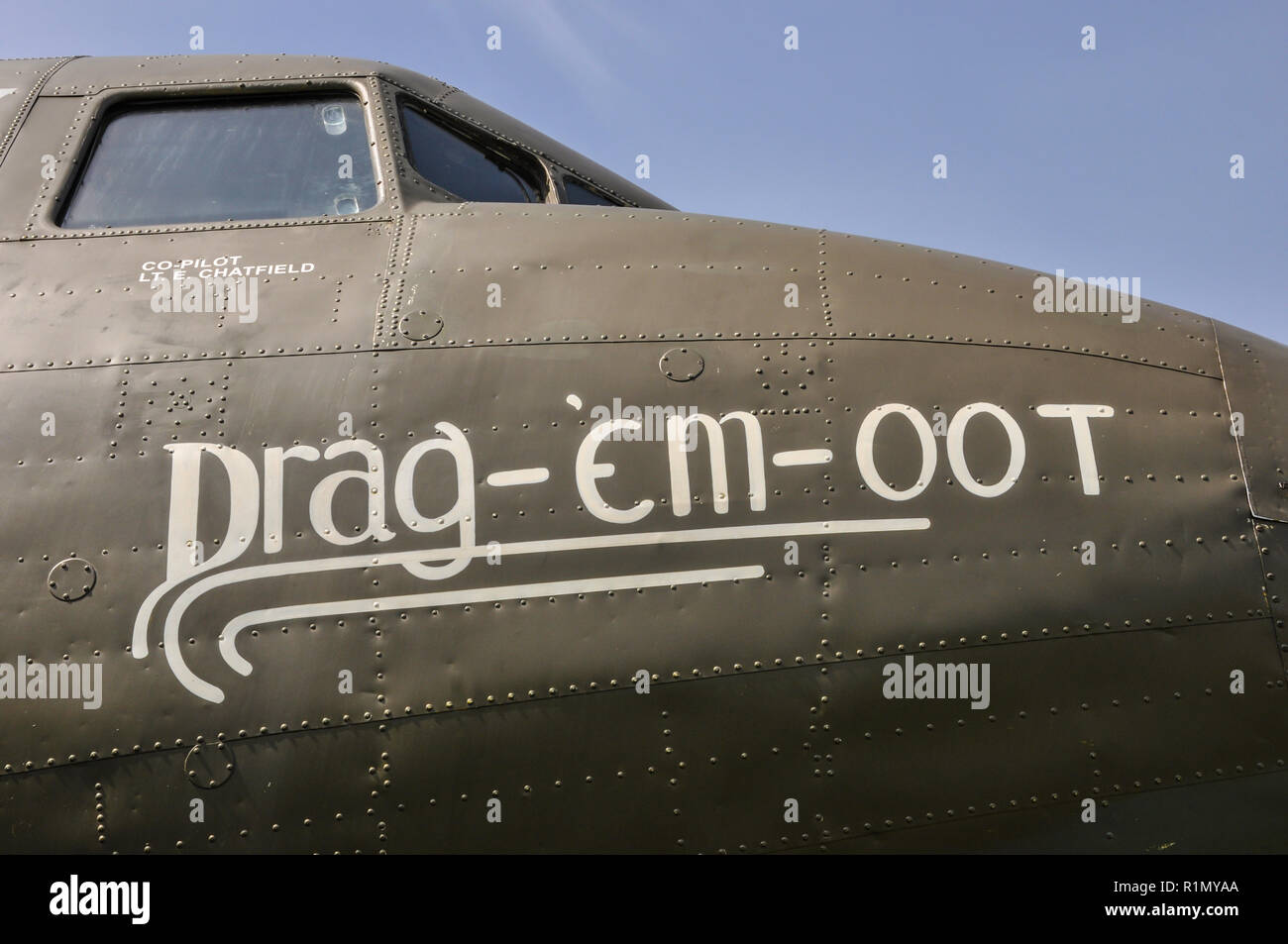 Douglas C-47 Skytrain, Dakota nommé Drag em Oot. L'avion vétéran du jour J a servi dans l'US Army Air Force larguant des parachutistes à St Mere Eglise près de Normandie Banque D'Images