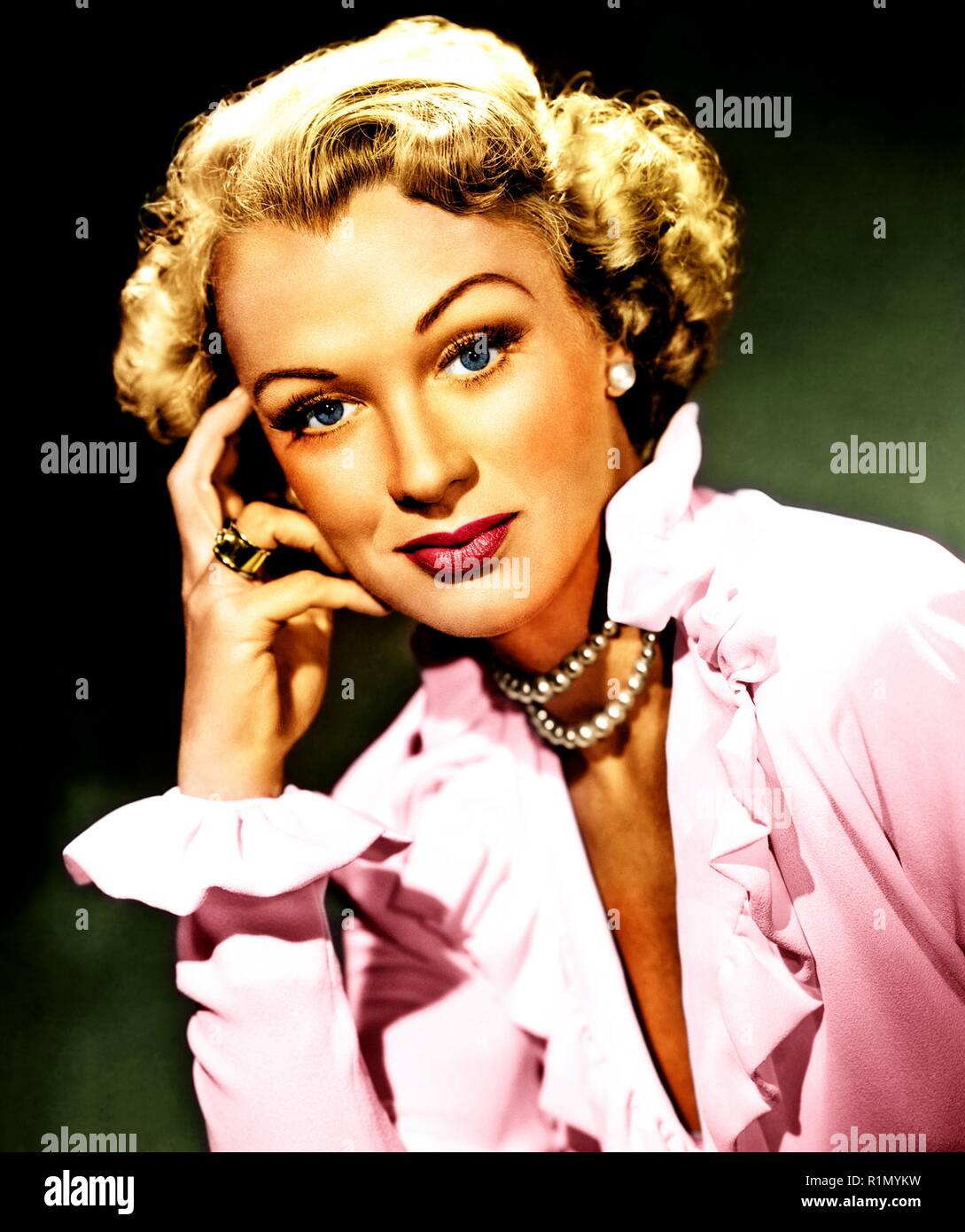 Le début de sa carrière à Broadway au début des années 1930, Arden's premier rôle principal était dans la RKO Radio Pictures drama Stage Door (1937) en face de Katharine Hepburn, suivi par des rôles dans les comédies ayant temps merveilleux (1938) et les Marx Brothers' au Cirque (1939). Arden allait gagner une nomination à l'oscar du meilleur second rôle féminin pour son rôle dans Mildred Pierce (1945). Archives Photos / MediaPunch Hollywood Banque D'Images