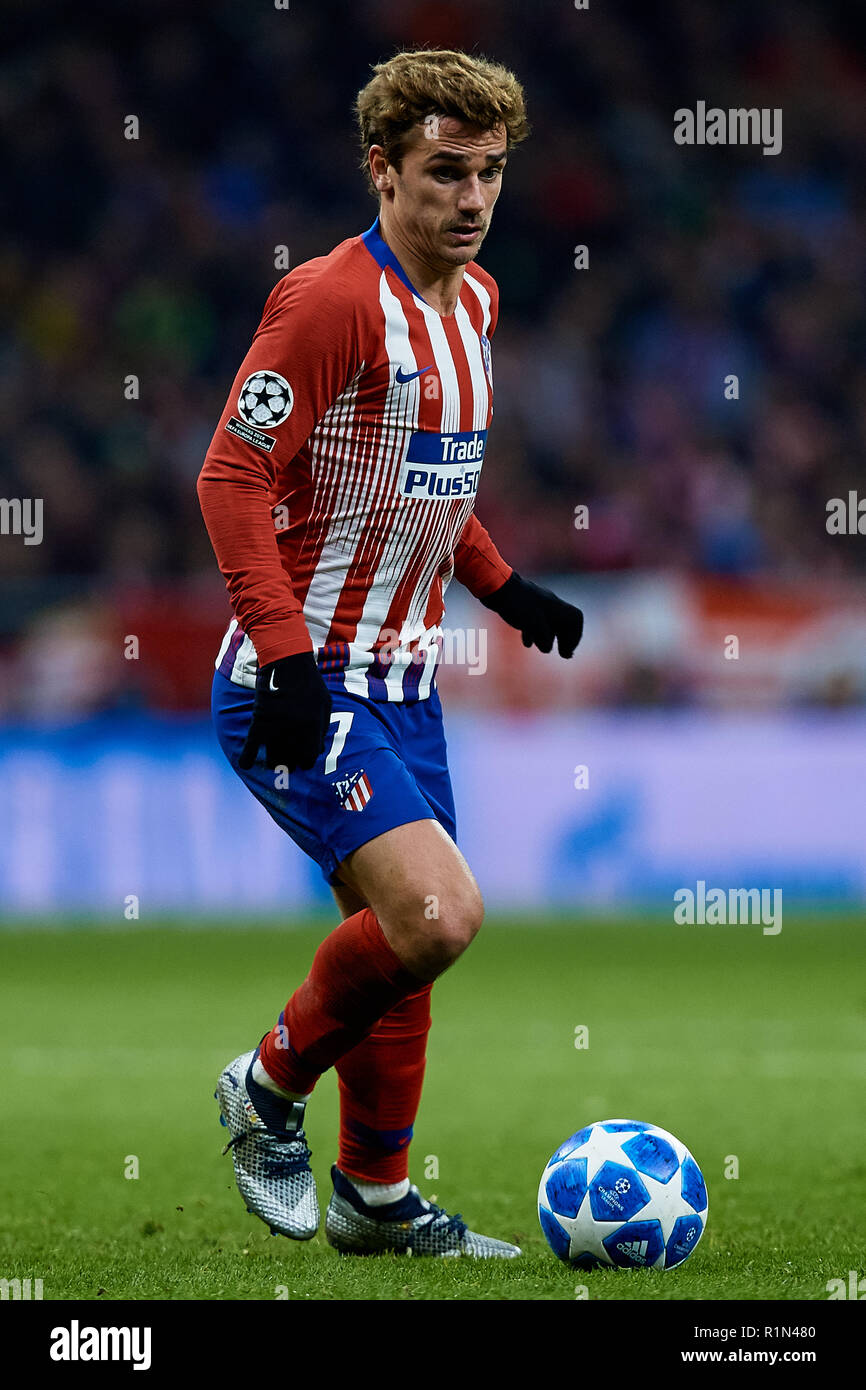 MADRID, ESPAGNE - 06 novembre : Antoine Griezmann de l'Atletico de Madrid en action pendant le match du groupe A de la Ligue des Champions entre le Club Atlético de Madrid et le Borussia Dortmund à l'Estadio Metropolitano de Wanda, le 6 novembre 2018 à Madrid, Espagne. (MB) Banque D'Images