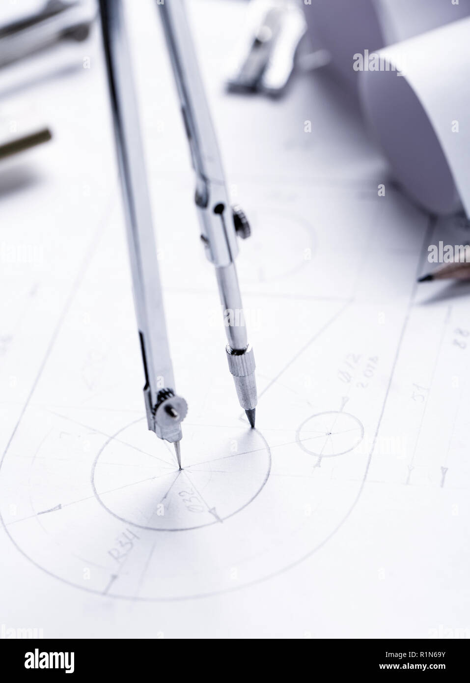 Apprendre à dessiner des cercles avec un compas Banque D'Images