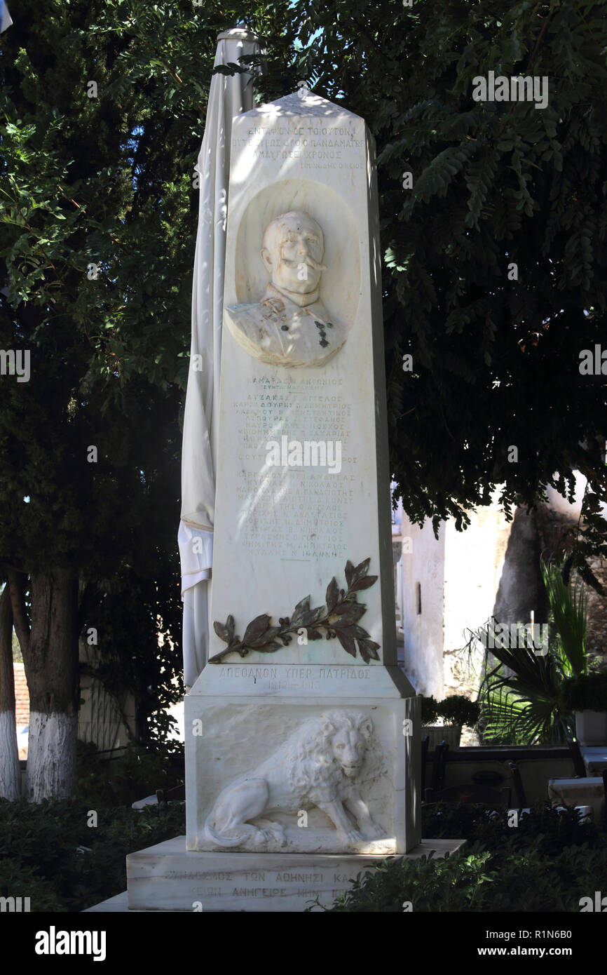 L'île de Kéa Grèce Ioulidha Monument de la Première Guerre des Balkans 1912- 1913 Banque D'Images