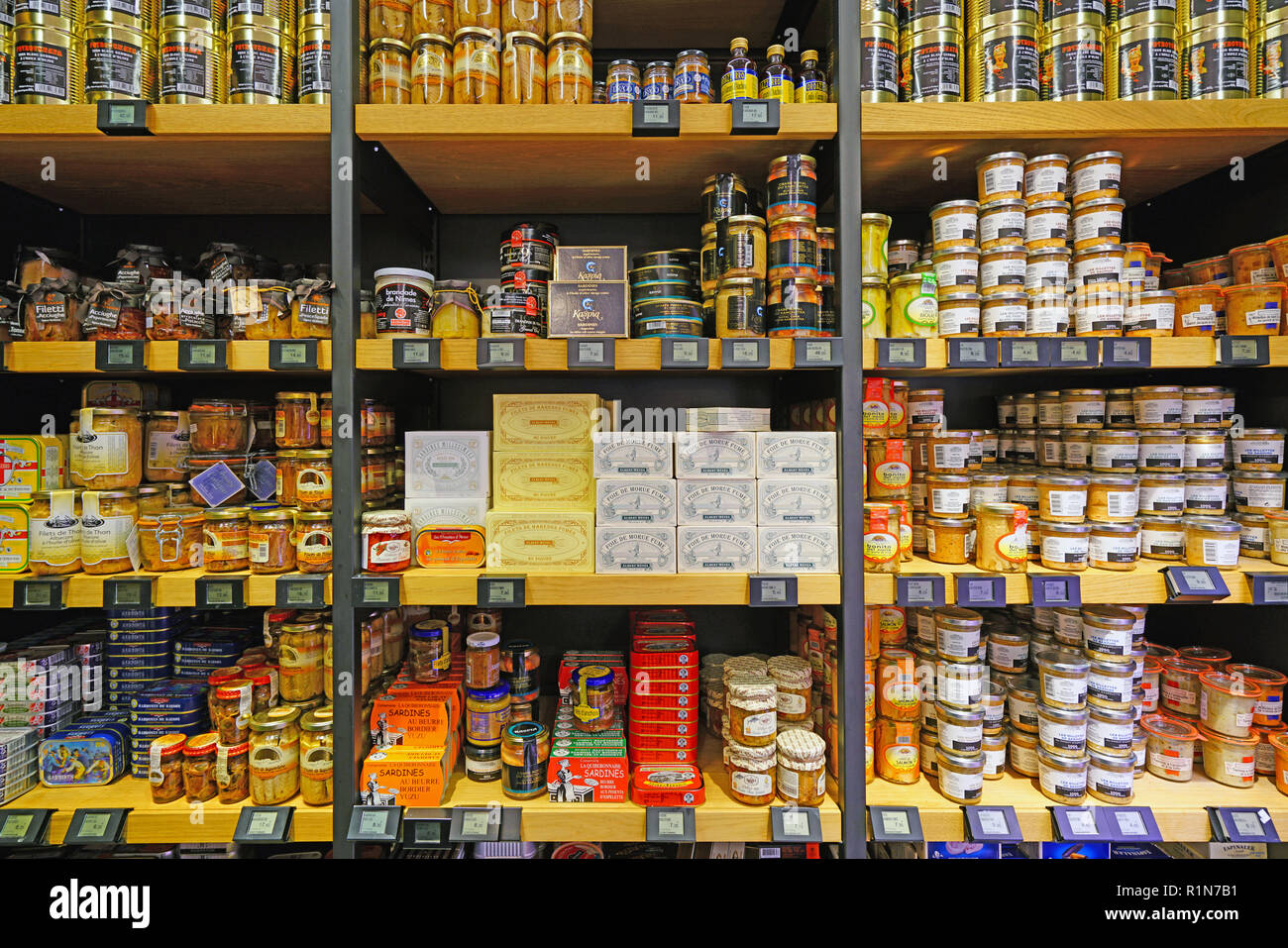 Vue de La Grande Epicerie du bon marche, une épicerie gastronomique sur la Rive Gauche rive gauche à Sèvres Babylone, Paris, France. Banque D'Images