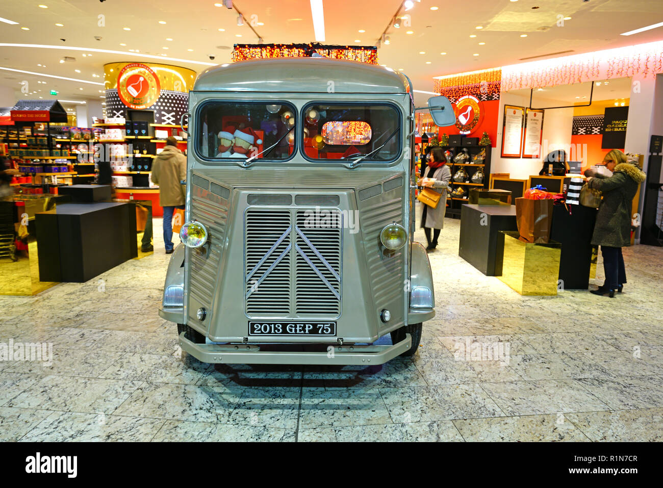 Vue de La Grande Epicerie du bon marche, une épicerie gastronomique sur la Rive Gauche rive gauche à Sèvres Babylone, Paris, France. Banque D'Images