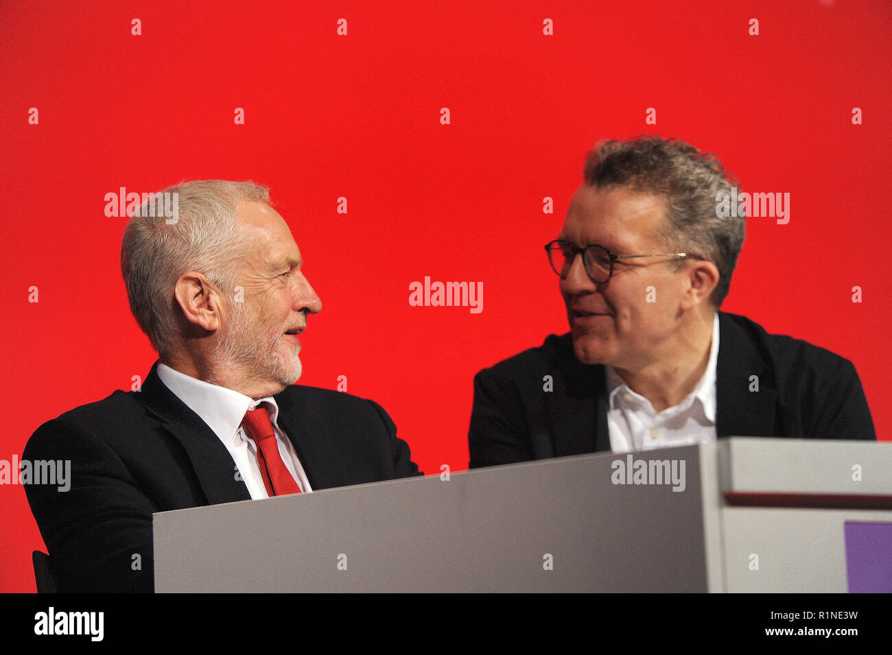 Liverpool, en Angleterre. 23 Septembre, 2018. Jeremy Corbyn MP, chef du parti travailliste et son adjoint Tom Watson MP, dans la conversation, le matin Banque D'Images