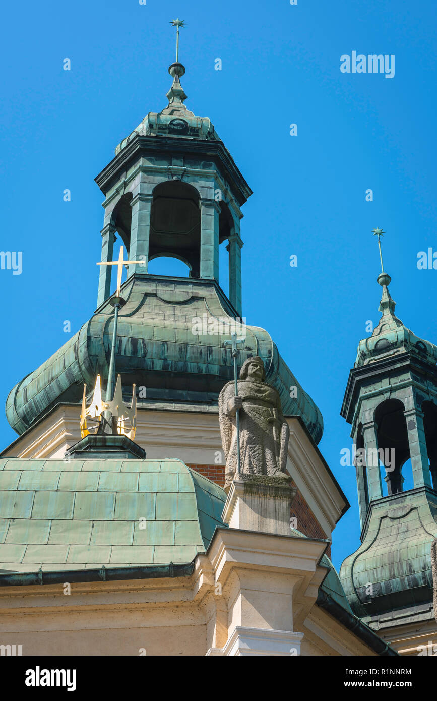 La Cathédrale de Poznan, détail des tours et coupoles de la cathédrale de la ville, Ostrow Tumski, Poznan, Pologne. Banque D'Images