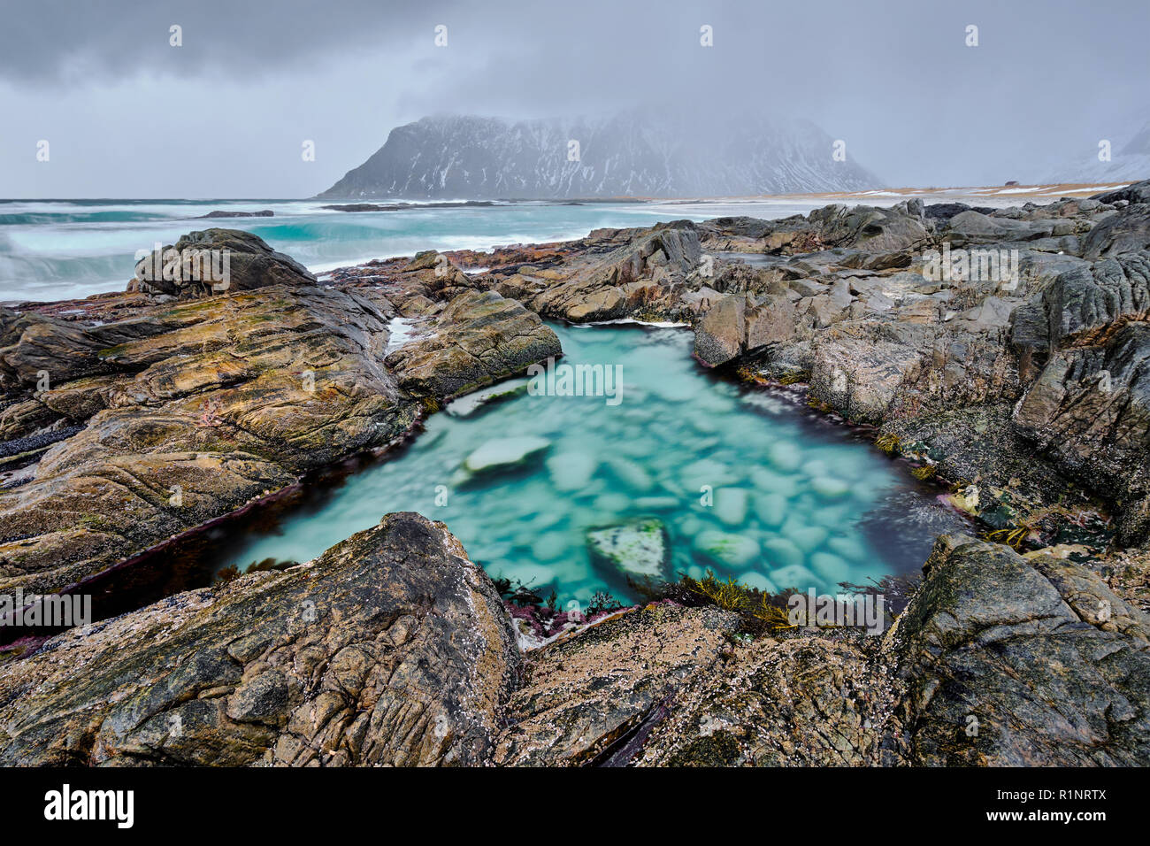 Côte Rocheuse de fjord en Norvège Banque D'Images
