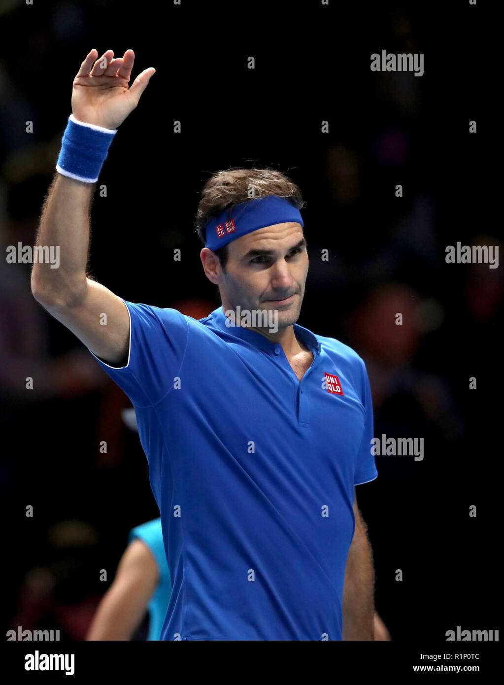 Roger Federer célèbre remportant son match de simple pendant trois jours de la finale de l'ATP Nitto l'O2 Arena, Londres. Banque D'Images