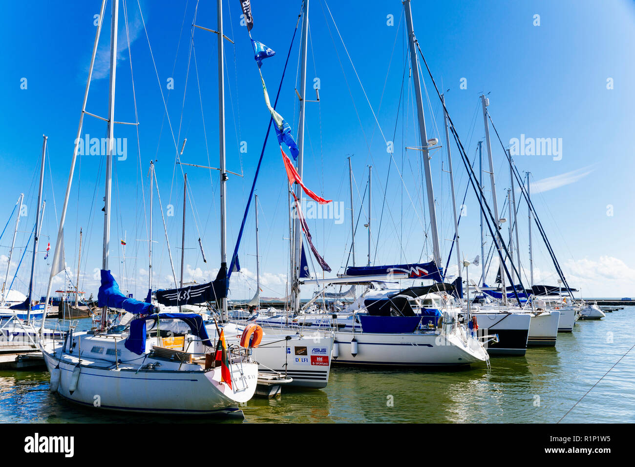 Le NIDA Port et la marina. Le NIDA est une ville touristique en Lituanie, le centre administratif de la municipalité de Neringa. Nida, Municipalité de Neringa, pays de Klaipeda Banque D'Images