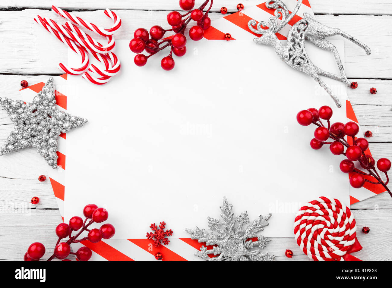 Composition de Noël. Décoration de Noël en bois sur fond blanc Banque D'Images