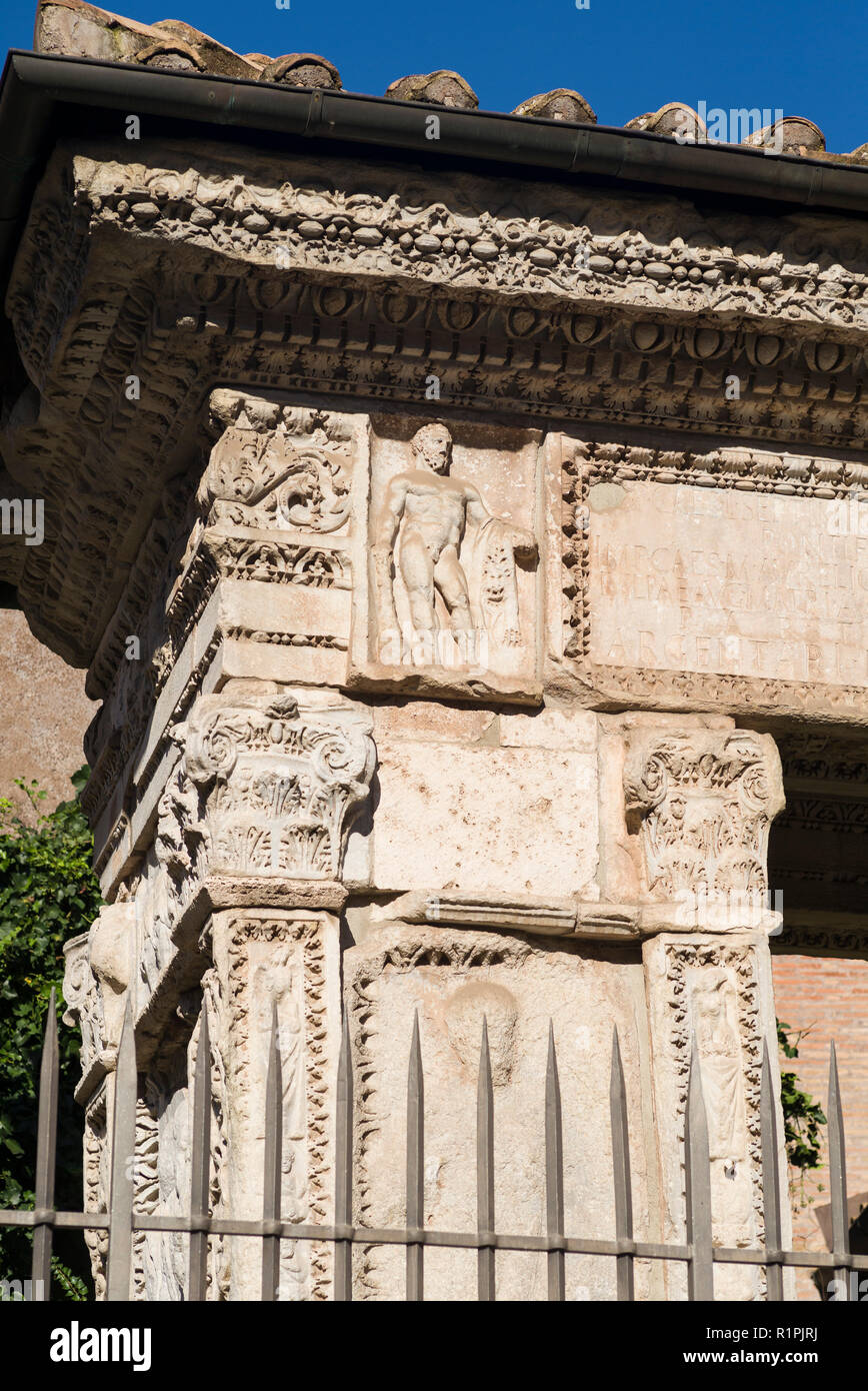 Rome. L'Italie. L'Arcus Argentariorum (Arc de l'Money-Changers / Arco degli Argentari, 204 AD). Banque D'Images